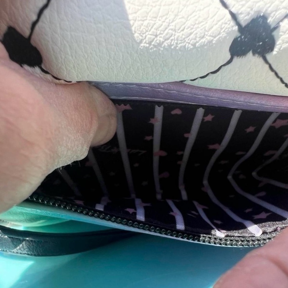 White Quilted Crossbody Bag with Heart Stitching - Picture 5 of 7